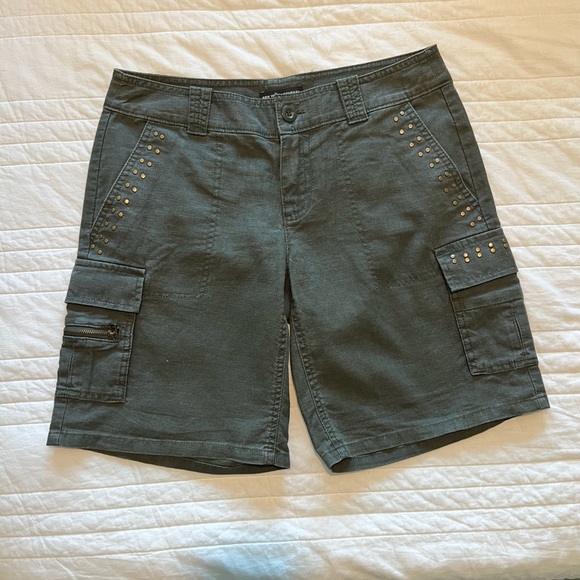 Olive green Linen cargo shorts - Picture 1 of 4